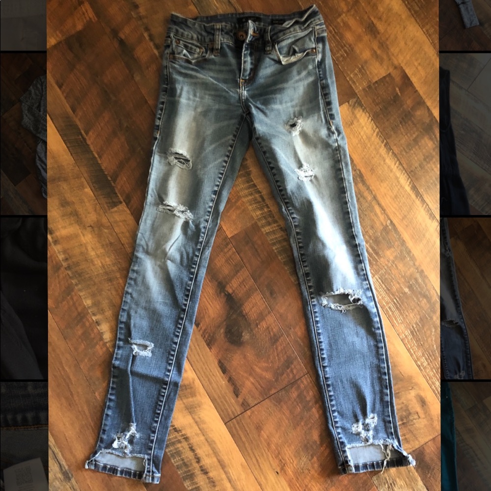 Women’s ripped skinny jeans